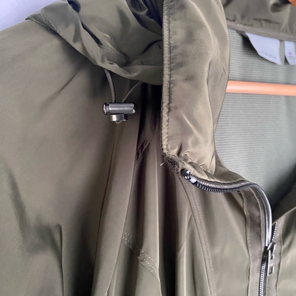 Athleta Drippity Olive Green Windbreaker Jacket Size Medium Light weight - Picture 7 of 13